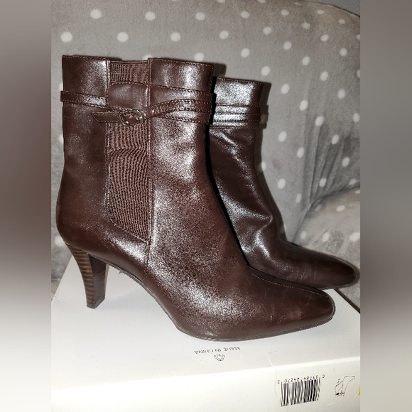 Gently loved Nine West high heeled ankle boots, with accent buckle - Picture 13 of 15